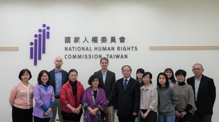 圖說1：國家人權委員會與國際人權聯盟（FIDH）亞洲辦公室卓蓋塔（Andrea Giorgetta）主任、台灣人權促進會、人權公約施行監督聯盟合影留念。