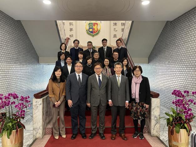監察委員巡察學院環境及設施後合影
