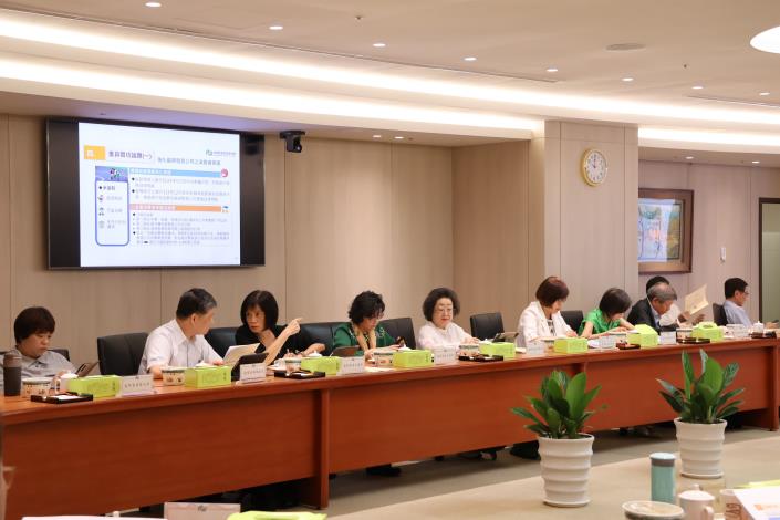 金管會就地下金融現況、碳權交易平台推展情形等議題進行簡報