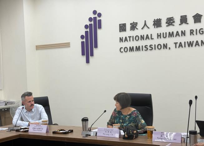 在交流過程中，參訪團針對仇恨言論、行政院反歧視法草案內容等人權議題提問
