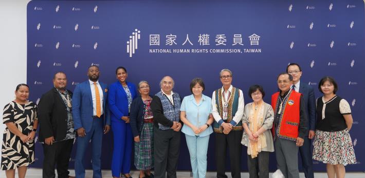 國家人權委員會副主任委員紀惠容及委員與「友邦駐日內瓦聯合國常任代表訪團」合影。