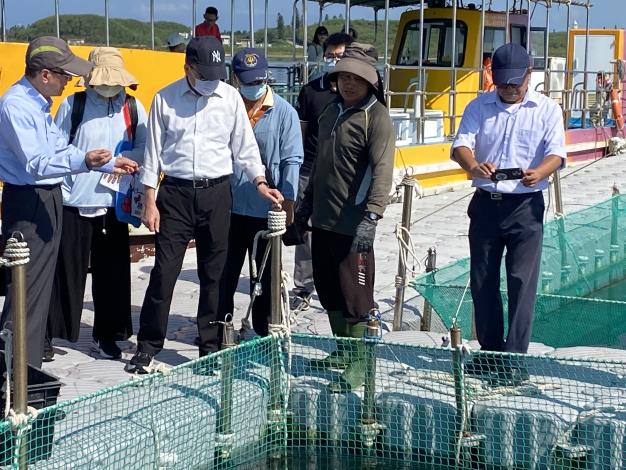 監察委員陳景峻、郭文東實地巡察內灣箱網養殖場