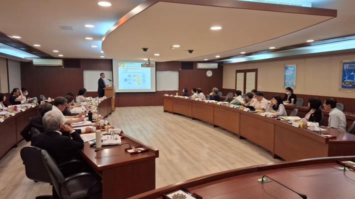 財政部就財政收支劃分法修正案之因應作為議題進行簡報