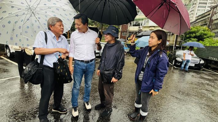 監察委員趙永清、林盛豐114年10月21日實地巡察新北市中和瓦磘溝，瞭解瓦磘溝整治計畫成效，並與副市長朱惕之進行意見交流