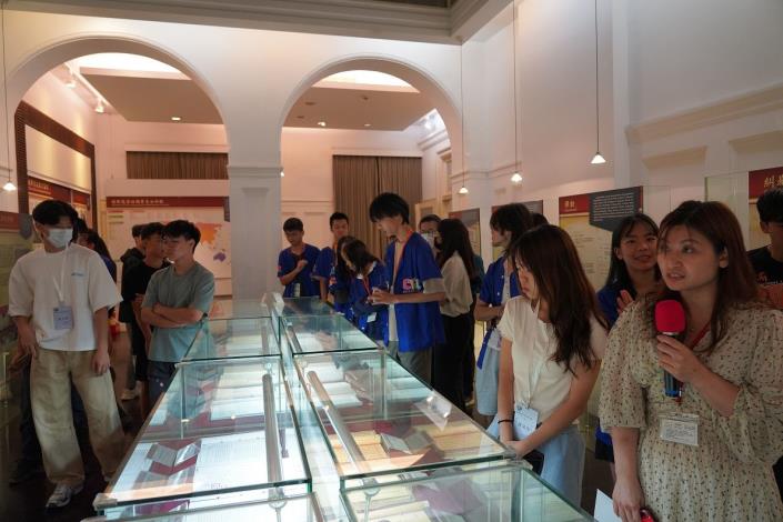 高雄市及臺南市兒少代表參訪監察院古蹟