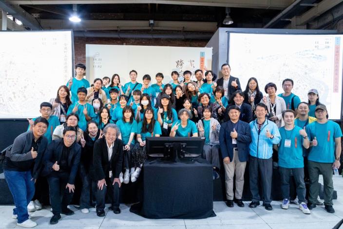 114年11月2日逢甲大學、基隆暖暖高中的學生代表臺灣，與日本橫濱大學共同進行青年觀察團各組成果報告，標示年輕世代的接棒與跨國合作