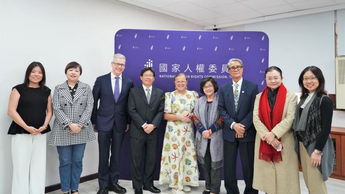 國家人權委員會與伍德教授及馮國斌代表合影