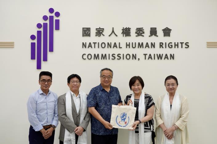 國家人權委員會紀惠容副主任委員、田秋堇委員、高涌誠委員與Gyal Lo(嘉洛)博士及Tashi Tsering(札西慈仁)秘書長合影。
