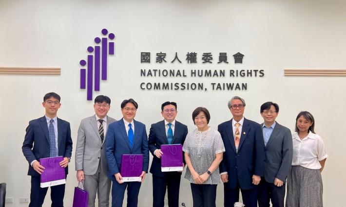 國家人權委員會與耶和華見證人亞太協會代表團合影
