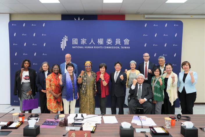 人權會與CEDAW國際審查委員合影