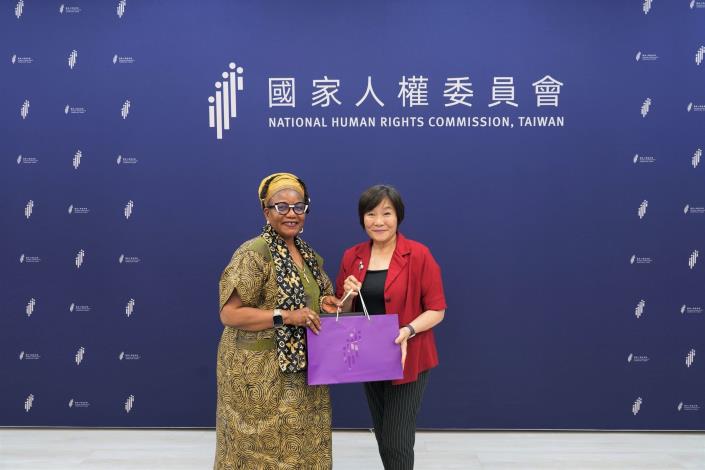 Esther Eghobamien-Mshelia主席與紀惠容副主任委員合影