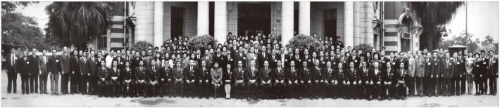民國82年2月　第2屆監察委員就職典禮照片 （附註：由總統提名，國民大會同意任命之）。
