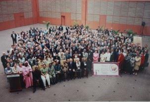 2000年南非德班 監察院參加「第7屆國際監察組織（IOI）世界會議」，全體會員代表與諾貝爾和平獎得主—人權鬥士曼德拉合影。