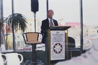 1999年澳洲塔斯馬尼亞 監察院以觀察員身分出席「第17屆澳洲及太平洋地區（APOR）監察使年會」，積極突破亞洲地區發展困境。