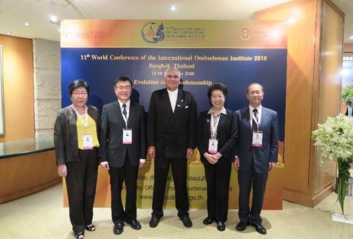 2016年泰國曼谷 105年11月13日至20日監察院出席於泰國曼谷舉行之國際監察組織（IOI）第11屆世界會議，與IOI理事長John Walters合影