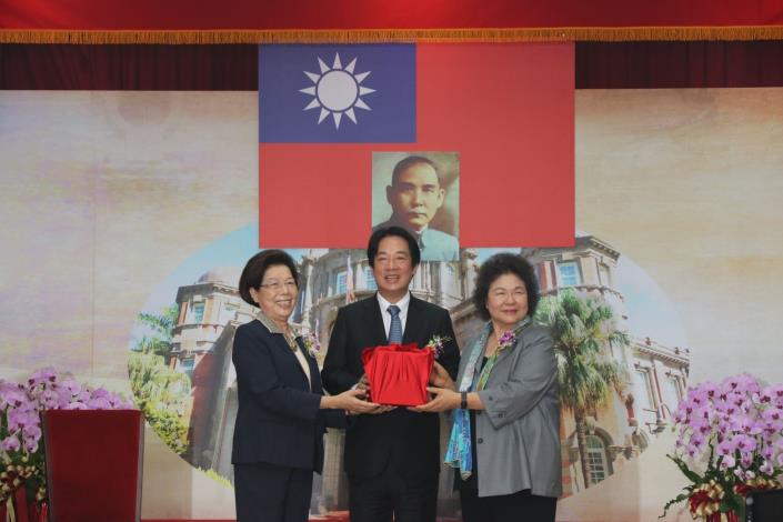 The President of the sixth CY is inaugurated on Aug. 1st, 2020. Vice President Lai Ching-te (middle) presides over the handover ceremony between outgoing President Chang Po-ya (left) and incoming President Chen Chu (right).