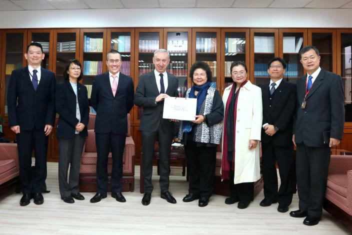 CY President meets French Office in Taipei Director Jean-François CASABONNE-MASONNAVE (fourth from the left)