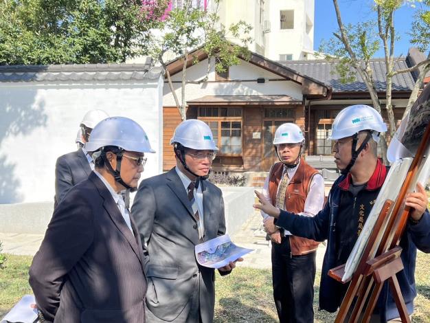 CY Member Wen-cheng Lin and Chung-cheng Pu learn about the restoration process of Japanese-style dormitories by the Meilun River on Jan. 5, 2024