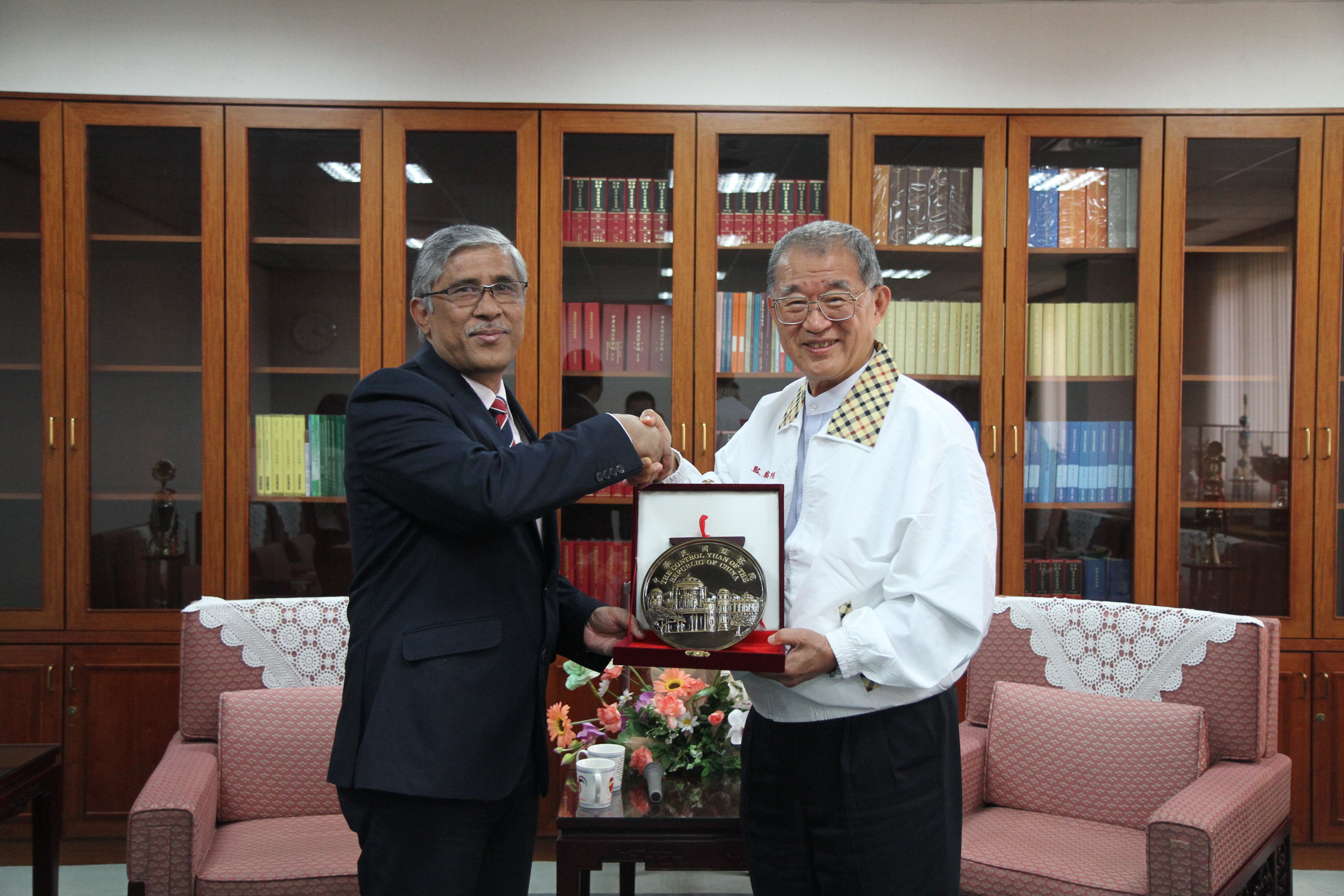 President Wang meets delegation from Malaysian Anti-Corruption Commission