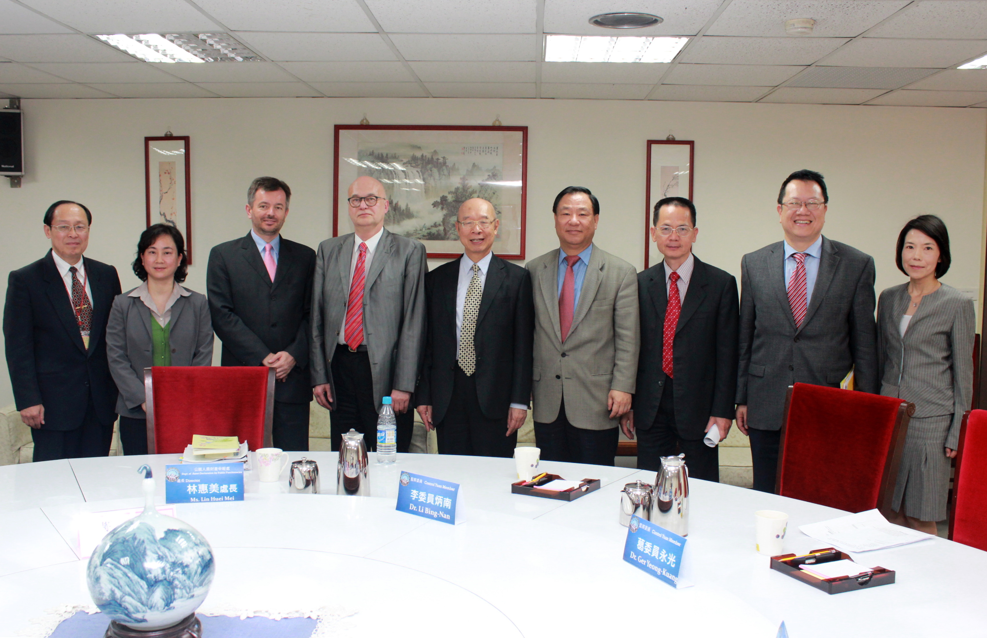 Discussion with the Control Yuan members and staff